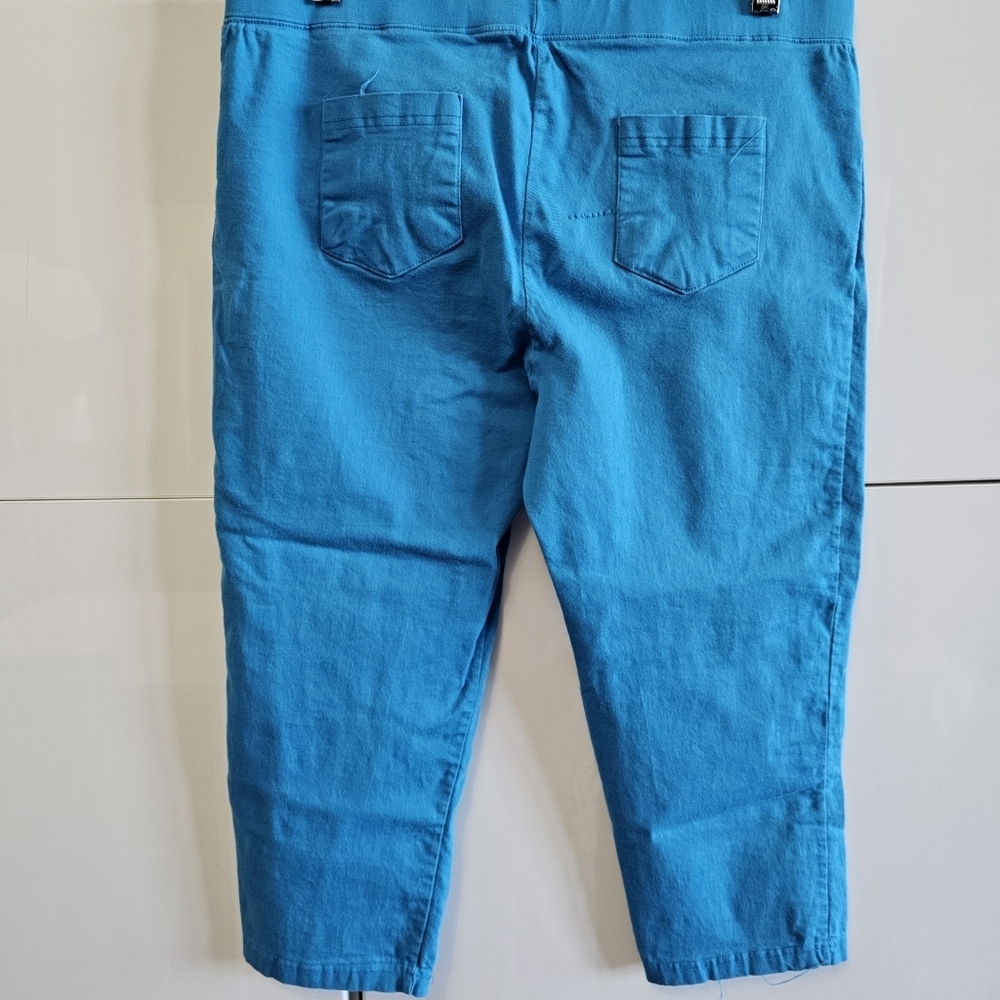 Solid Pocket Capris - Picture 6 of 6